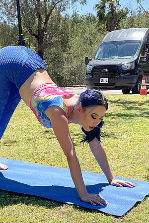 Eve Marlowe Busts A Stalker Jerking It To Her Yoga Session